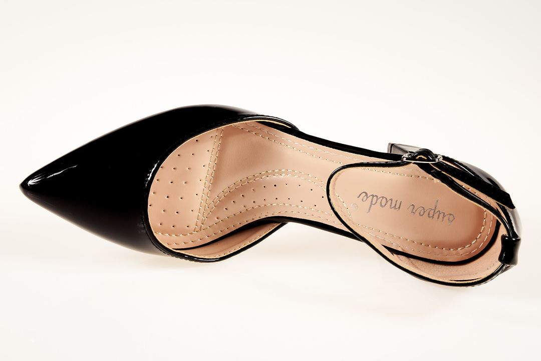 Czółenka sandały na słupku 6 cm. lakierowane pasek czarne 36
