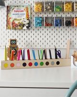 Drewniany sorter na kredki 10 kolorów plus 2 miejsca na przybory Montessori