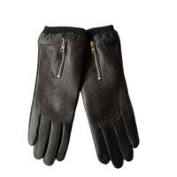 Skórzane czarne rękawiczki damskie ze srebrnym zamkiem M (8)